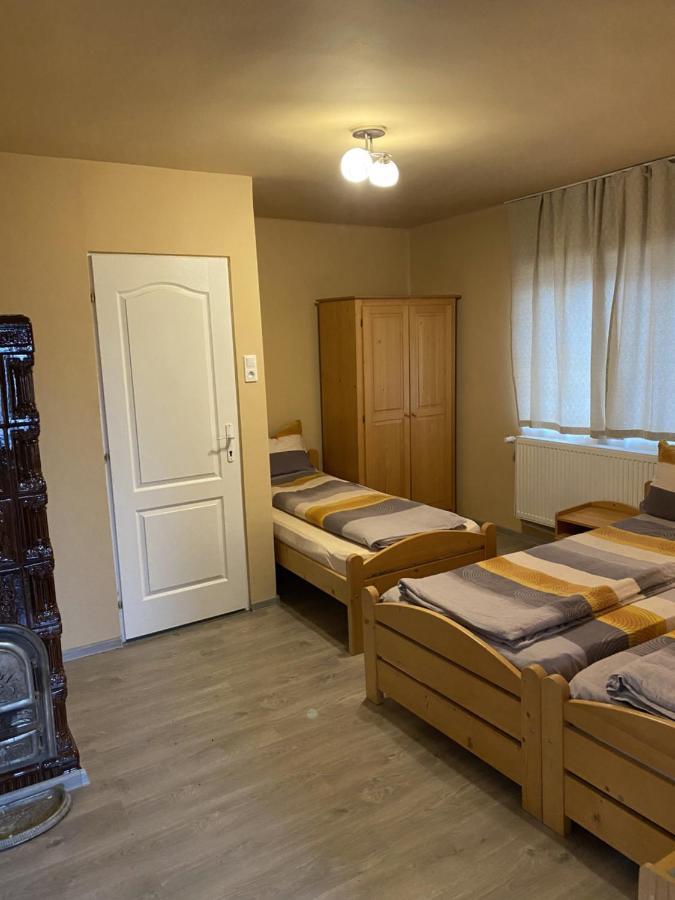 Farkaslaki Kulcsoshaz Lupeni (Harghita) Buitenkant foto