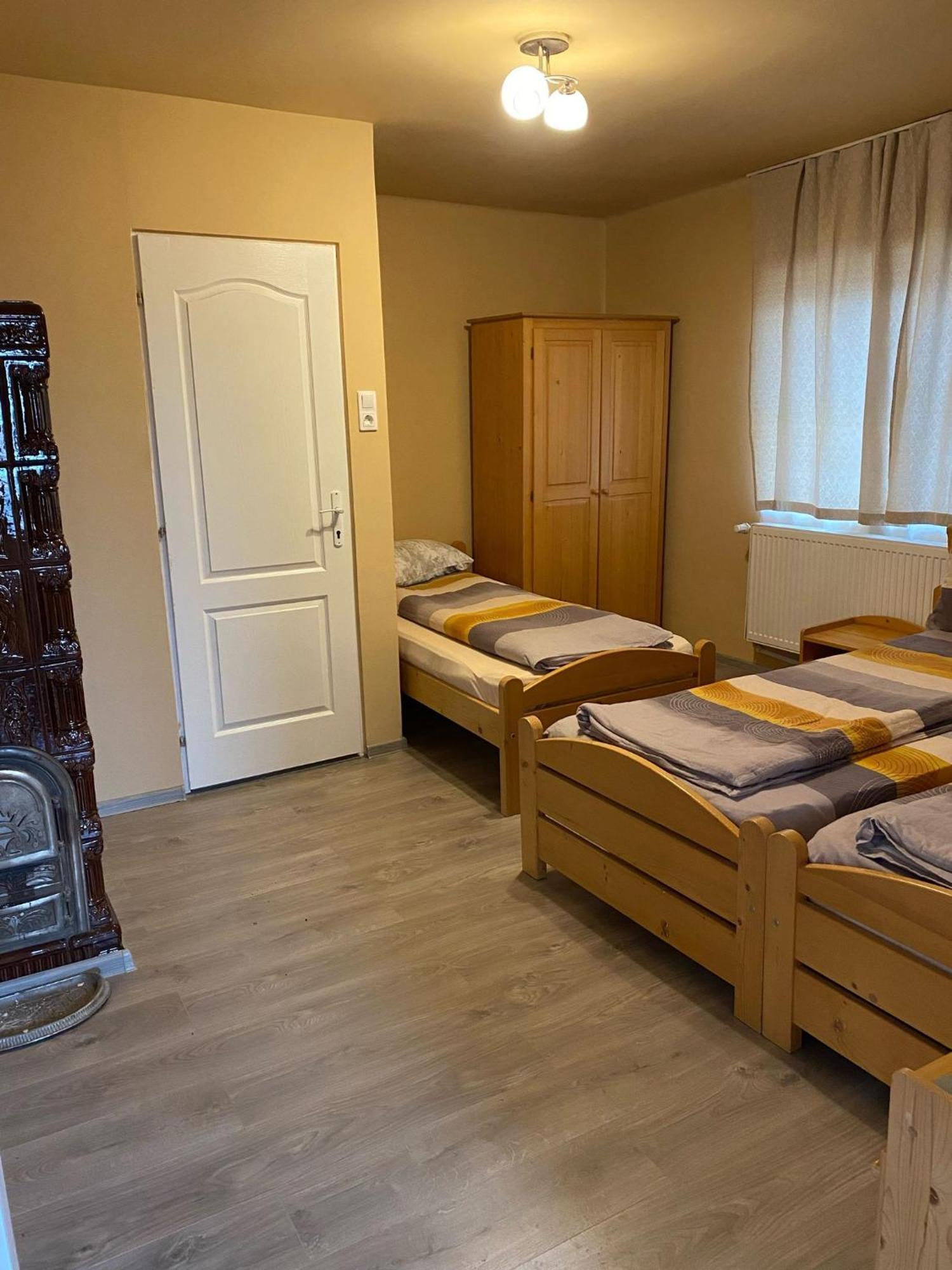 Farkaslaki Kulcsoshaz Lupeni (Harghita) Buitenkant foto