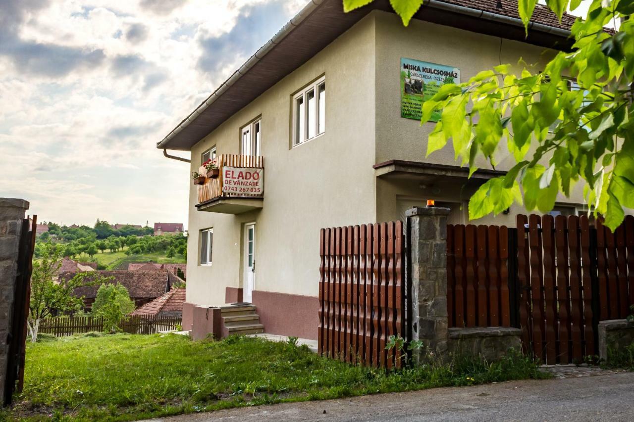 Farkaslaki Kulcsoshaz Lupeni (Harghita) Buitenkant foto